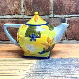 Oneida Kitchen Country Bouquet Collectible Mini Teapot Modern Floral 5" X 7‎